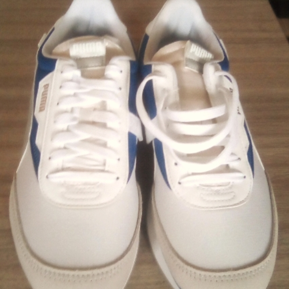 Puma sneakers nwt size 10 women's